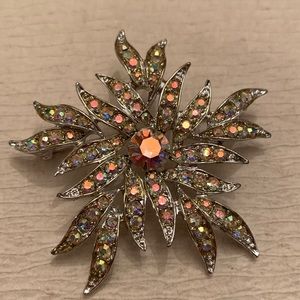 Vintage Sarah Coventry snowflake ❄️ pin